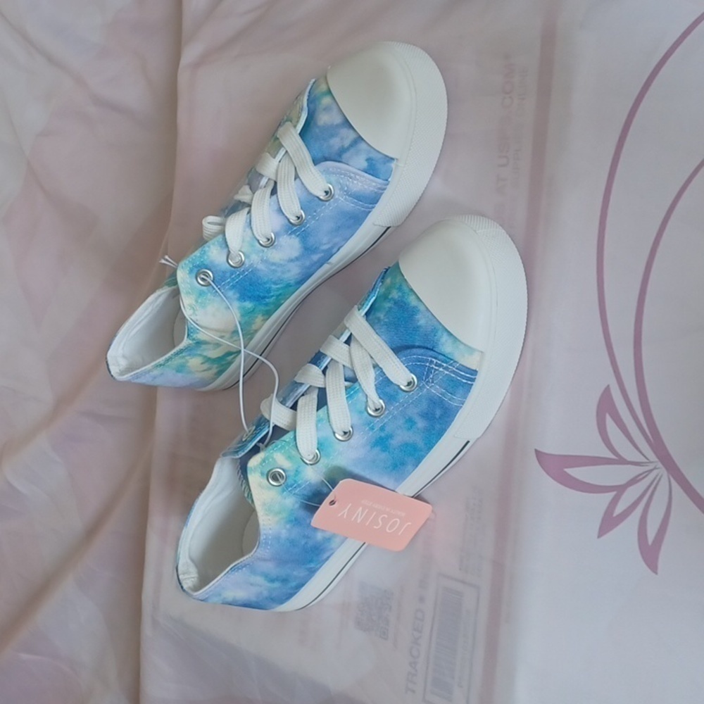 Josiny Canvas Sneakers